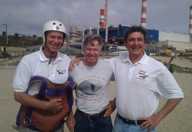 Joe_Faust_Robin_Hastings_and_Bob_Kuczewski_at_Dockweiler_Beach_in_2015.jpg