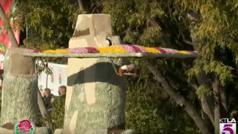 Hang_Glider_in_Rose_Parade_1_19_30.png