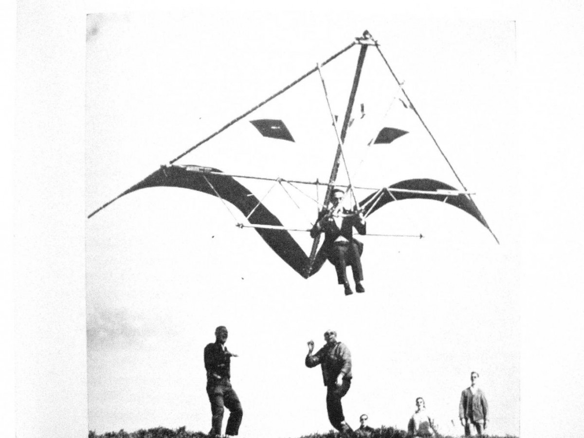 RichardMillerOnGroundRightImageSharingHisBirdWithOthers1965FreeWingtip.jpg